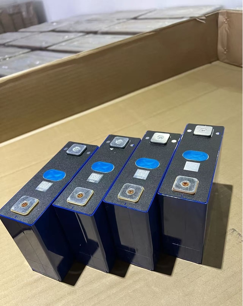 Guoxuan 104Ah LFP battery cell.jpg